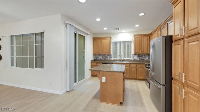 Building Photo - 9869 Iris Valley St