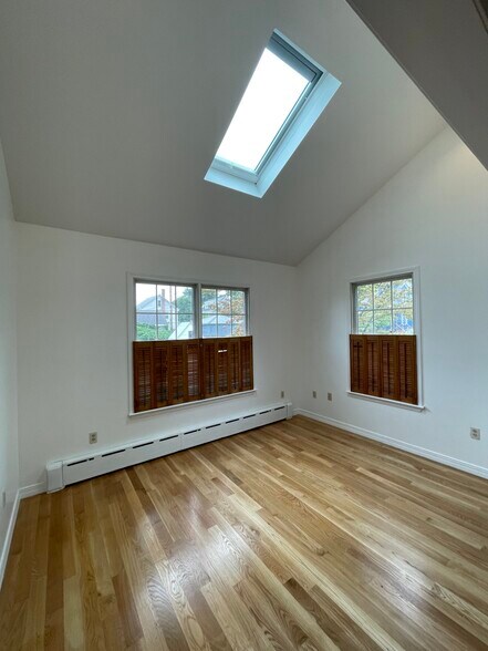 Building Photo - 12 Ledyard St