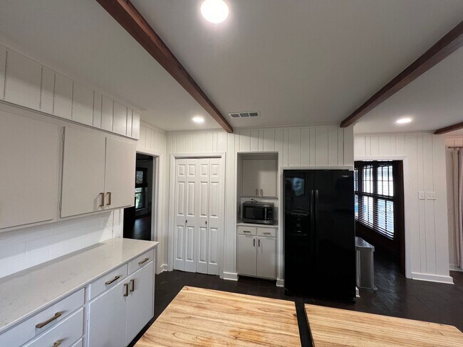 Building Photo - Beautiful Home on Esplanade across from Go...