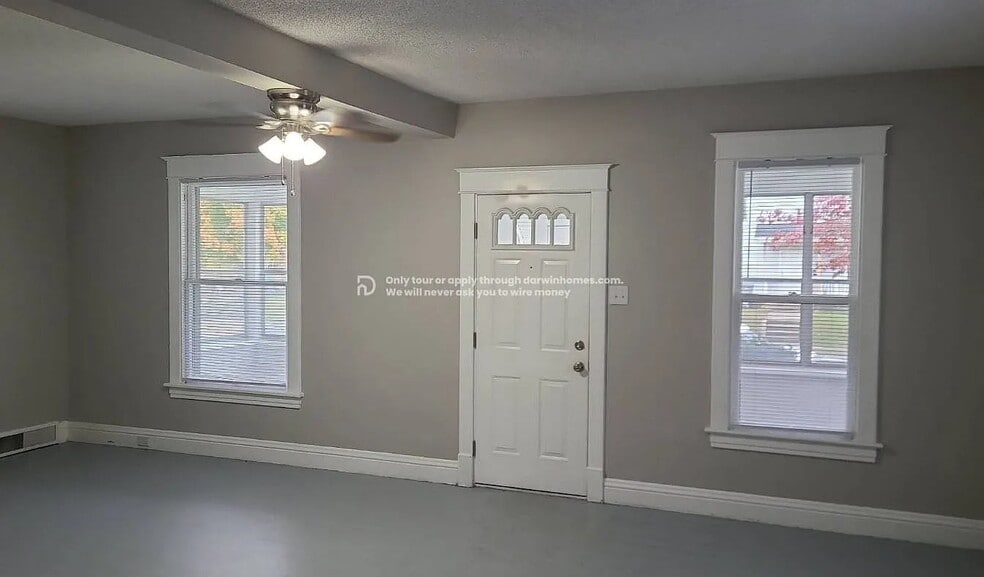 Building Photo - 215 E Donald St