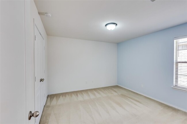 Building Photo - 868 Water Hyacinth Loop