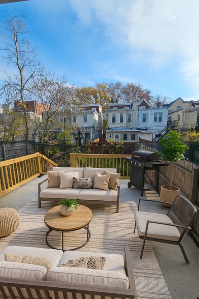 Building Photo - 45 Farson St