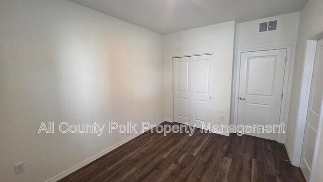 Building Photo - 915 Ariana St