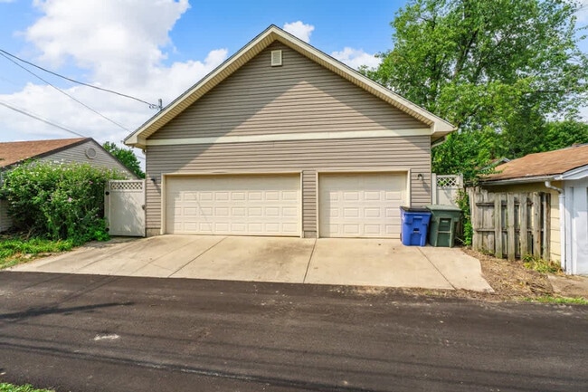 Building Photo - 2850 Hazel Ave