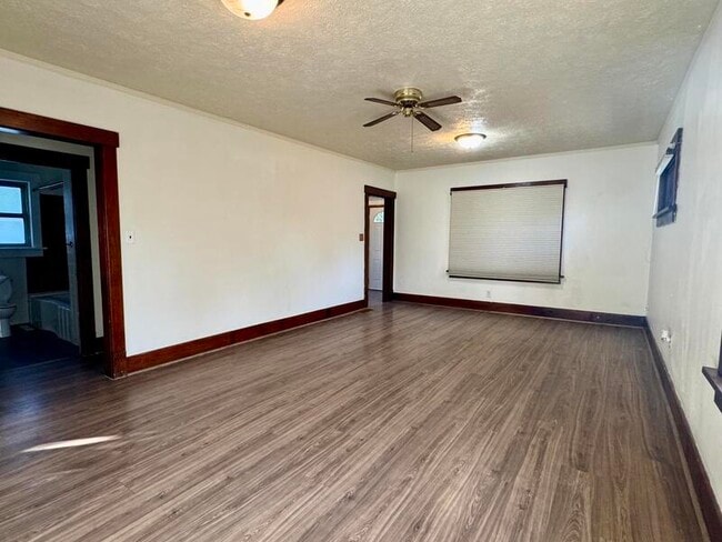 Building Photo - 1214 N Lincoln Ave