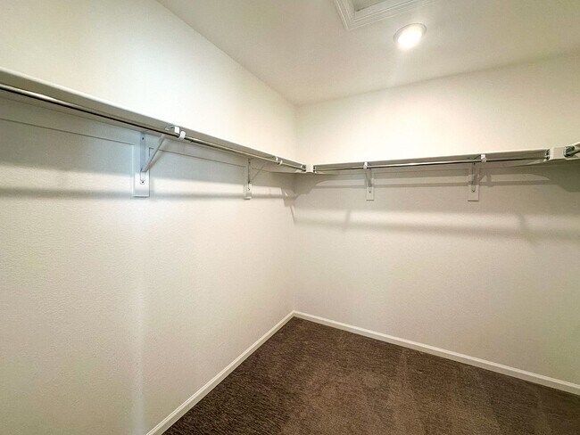 Building Photo - Senderos Creek 3bd paired home