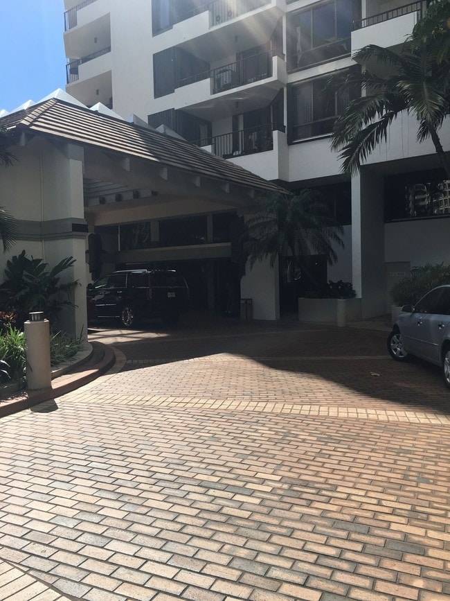 Building Photo - Brickell Key One