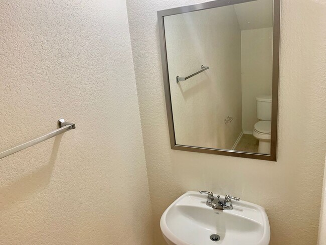 Building Photo - 3 Bedroom, 2.5 Bathroom Home in Cedar Park!