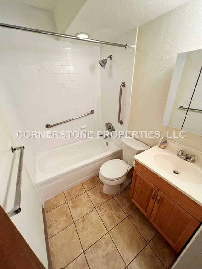 Building Photo - 3324 Sierra Dr