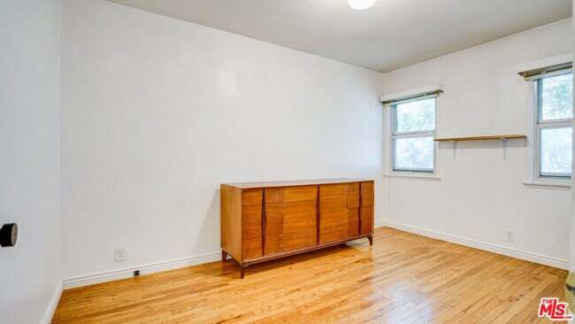Building Photo - 6632 W 87th St