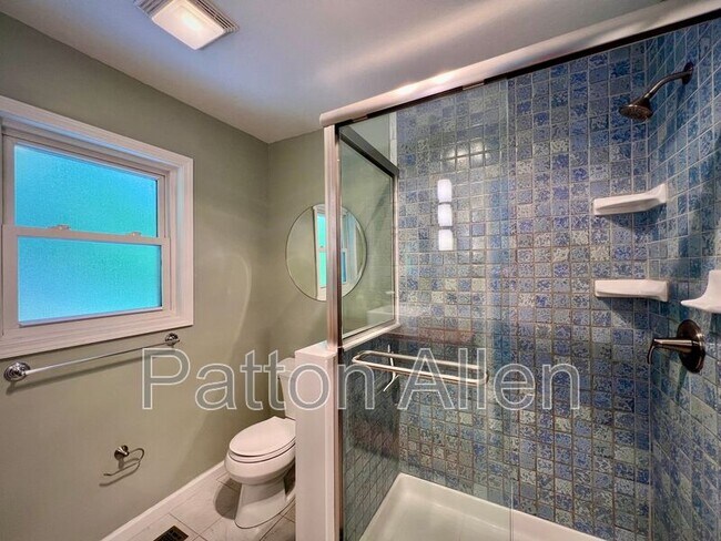 Building Photo - 126 Locust Ct