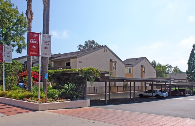 Building Photo - Villa La Jolla