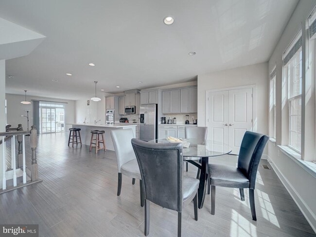 Building Photo - 8832 Englewood Farms Dr
