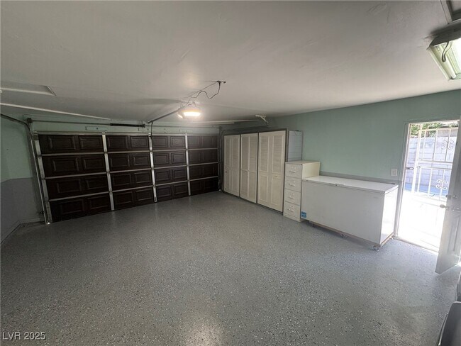 Building Photo - 6224 Miraloma St