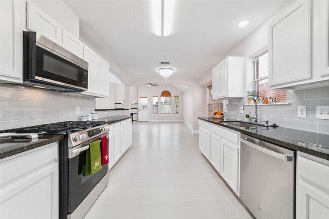 Building Photo - 8330 Malin Ct