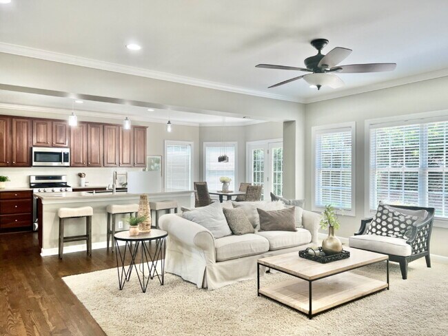 Building Photo - SPACIOUS AND CONVENIENT