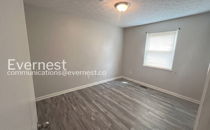 Building Photo - 2913 Chatsworth Way