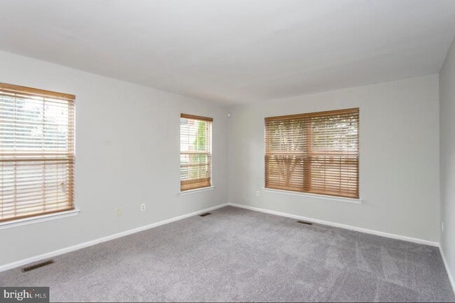 Building Photo - 105 Farrington Ct