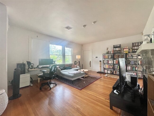Building Photo - 418 Branard St