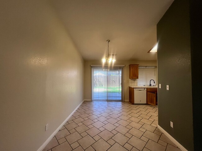 Building Photo - 1900 Modoc Ave