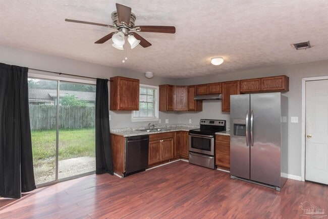 Building Photo - 525 Quigley Rd