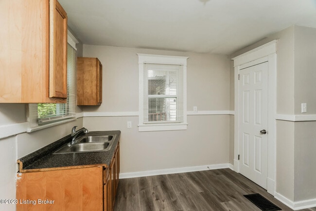 Building Photo - 1832 W Kentucky St