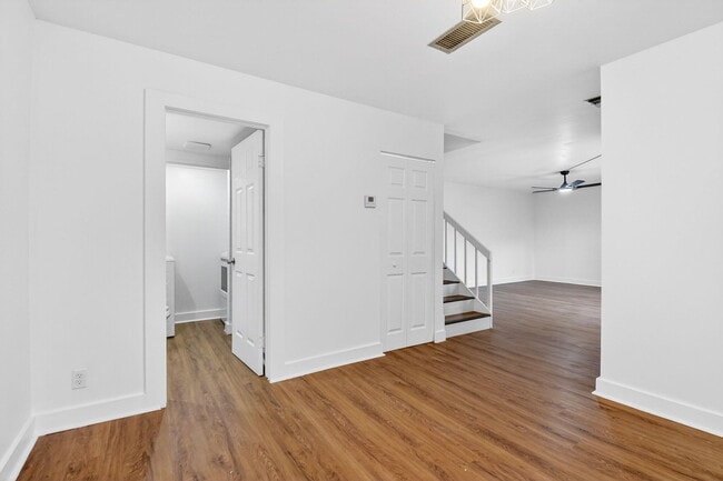 Building Photo - 198 Lake Arbor Dr