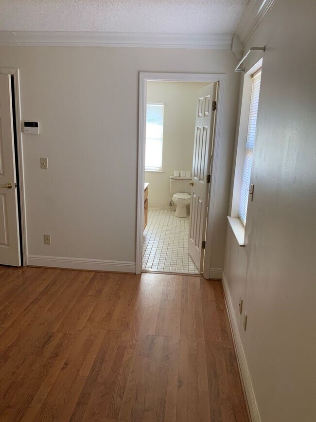 Building Photo - 971 Manningham Rd