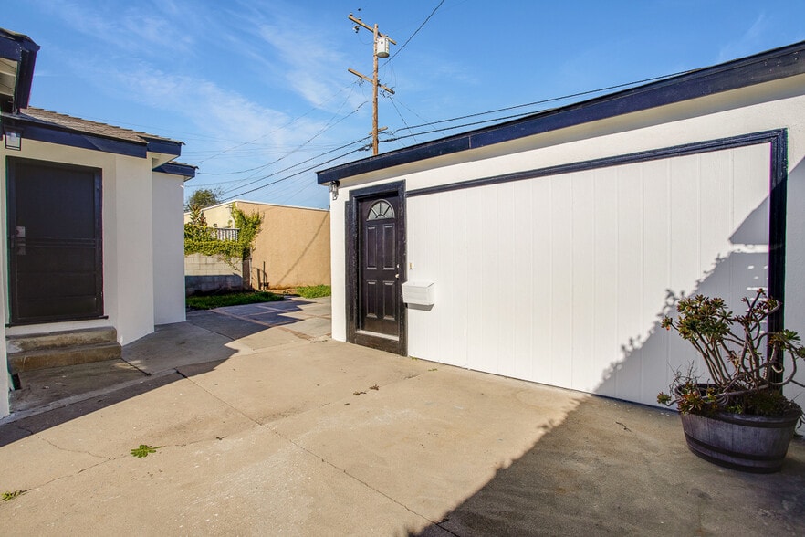 Building Photo - 4132 Beethoven St