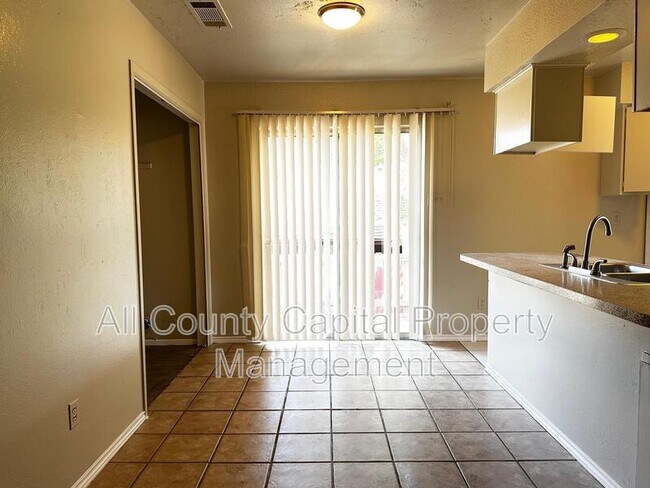 Building Photo - 1102 Hickory Grove Dr