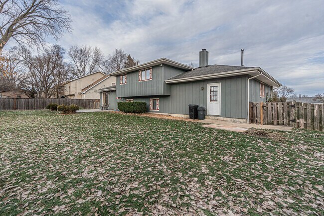 Building Photo - 1N280 Morse St