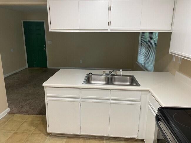 Building Photo - 2348 Horne Ave