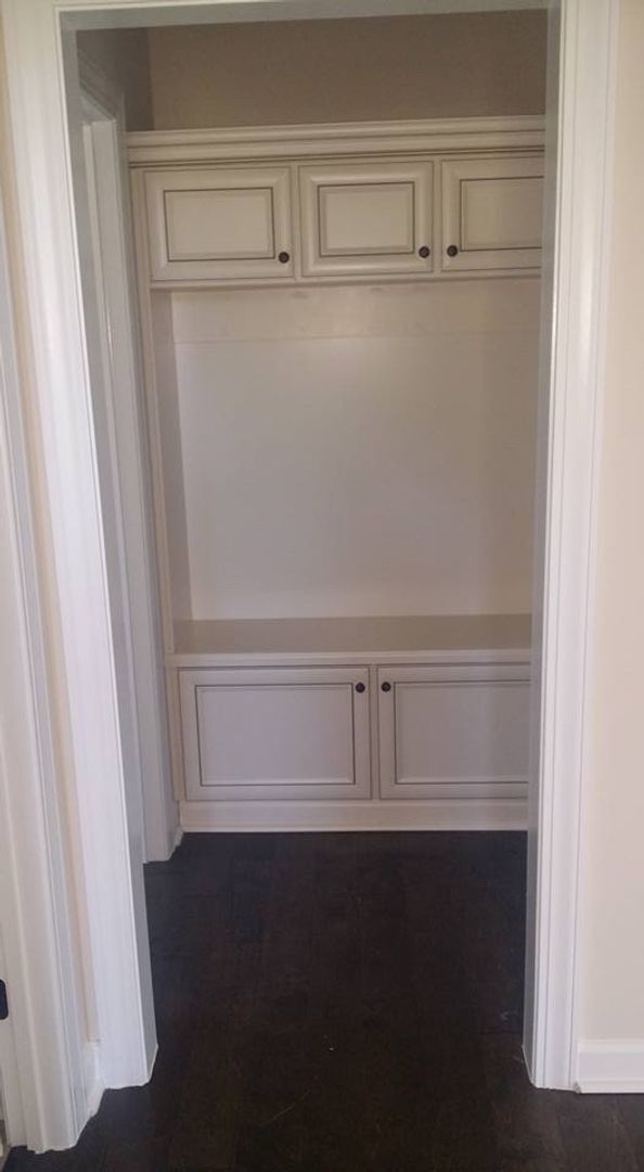 Building Photo - 5 bedroom 4 bath plus Bonus Room and Much More!!