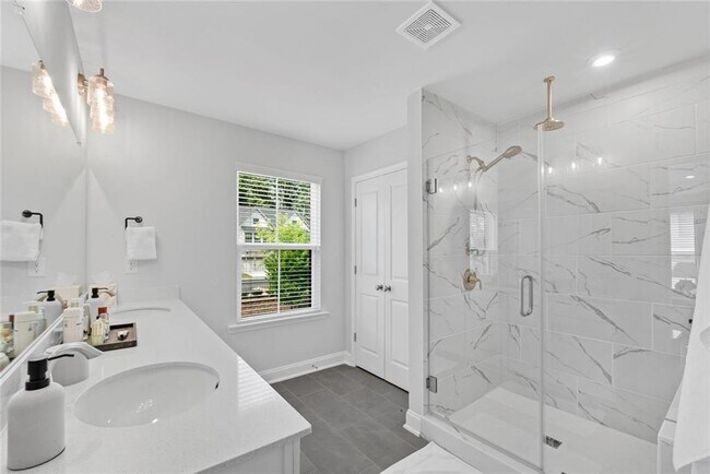 Building Photo - 400 Renwood Trl