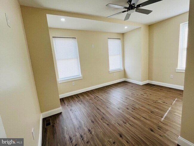 Building Photo - 633 S 57th St