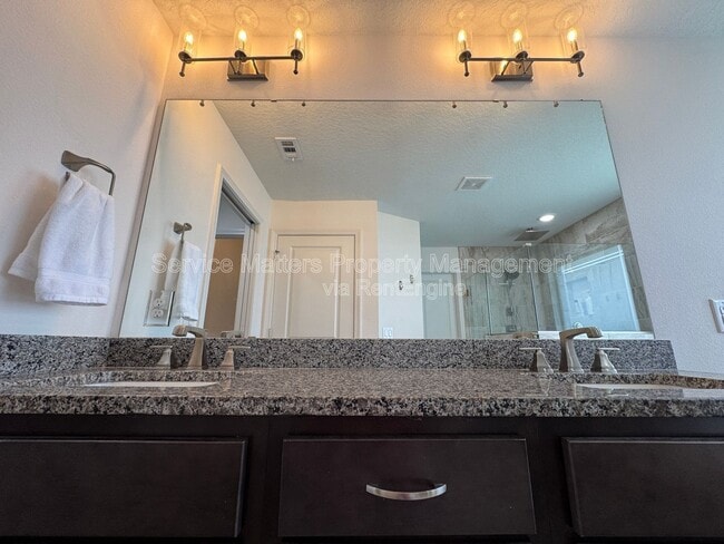 Building Photo - 5641 Micanopy Dr