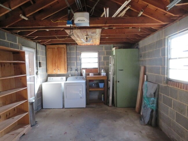 Building Photo - Colonial Heights Virginia