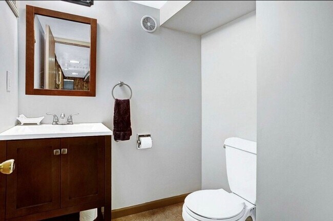 Building Photo - Stunning 3bed/3.5bath Brick Home in Ballard!