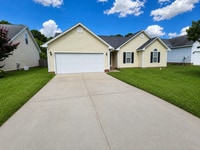 Building Photo - Adorable 3 bed, 2 bath w/ Attached Garage!