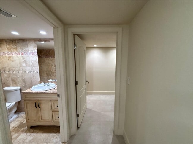 Building Photo - 605 Ives Dairy Rd