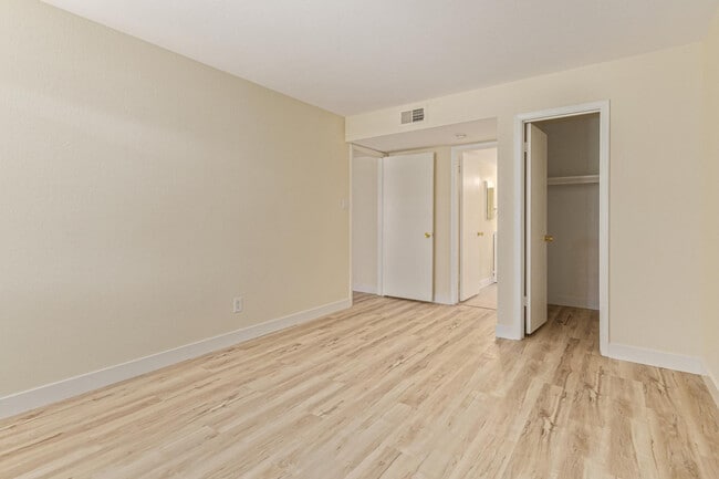 Building Photo - 5995 N 78th St