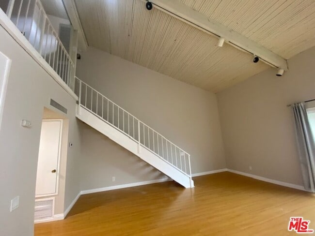 Building Photo - 5460 White Oak Ave
