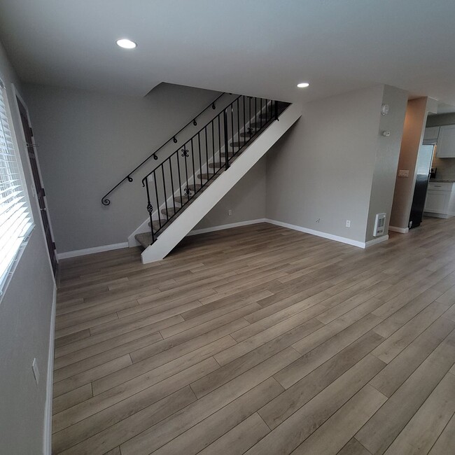 Building Photo - Live and Love this Coastal Condo in Del Ma...