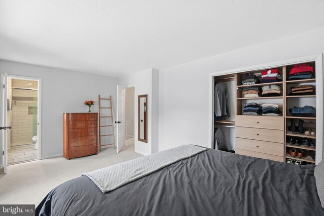 Building Photo - 2207 Victor Ct