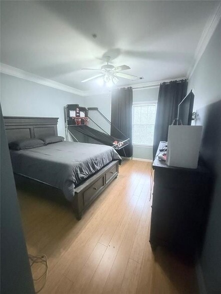 Building Photo - 2015 Barrett Lakes Blvd