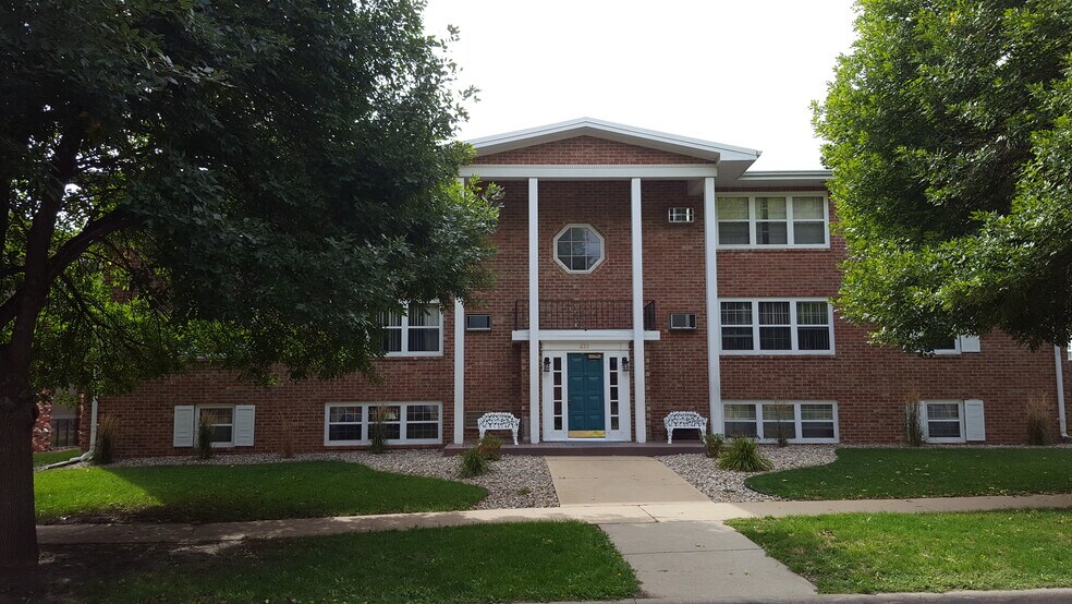 Building Photo - 633 S Main Ave