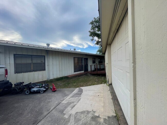 Building Photo - NEW ON MARKET