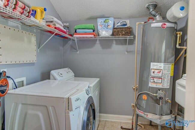 Building Photo - 1605 McCullough Ave NE