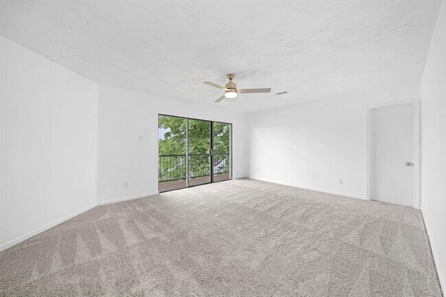 Building Photo - 1216 Lake View Dr