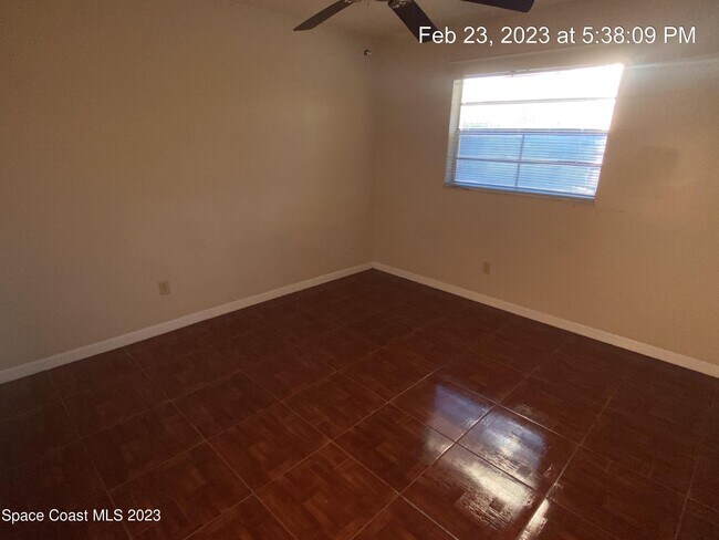 Building Photo - 304 Darrow Ave